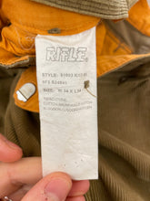 Carica l&#39;immagine nel visualizzatore di Gallery, Pantalone cargo velluto Rifle vintage taglia 34
