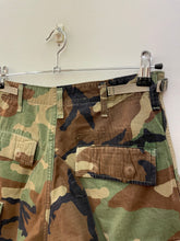 Carica l&#39;immagine nel visualizzatore di Gallery, Pantaloncino cargo short us army taglia S
