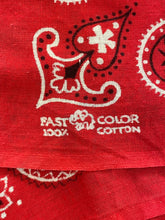 Carica l&#39;immagine nel visualizzatore di Gallery, Bandana elephant fast color Made in usa vintage
