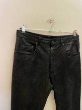 Carica l&#39;immagine nel visualizzatore di Gallery, Pantalone in vera pelle nera vintage taglia W 33
