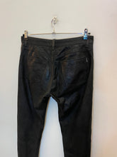 Carica l&#39;immagine nel visualizzatore di Gallery, Pantalone in vera pelle nera vintage taglia W 33
